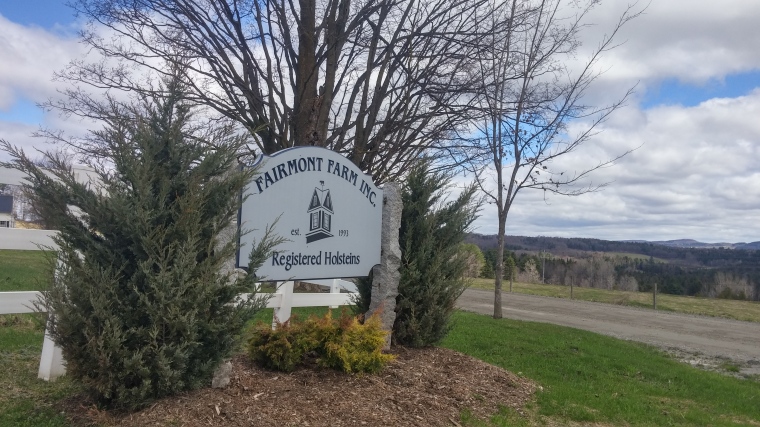 Fairmont Farm Sign